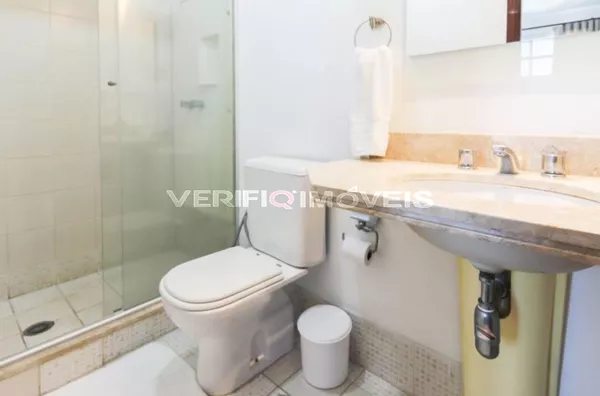 APARTAMENTO no 24º andar mobiliado com 2 dormitórios e 1 garagem