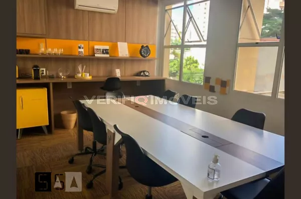 APARTAMENTO no 24º andar mobiliado com 2 dormitórios e 1 garagem