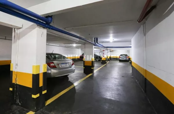 APARTAMENTO no 5º andar com 1 dormitório e 1 garagem