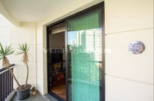 APARTAMENTO no 7Âº andar com 2 dormitÃ³rios e 2 garagens