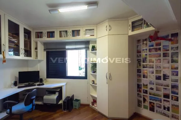 APARTAMENTO no 7Âº andar com 2 dormitÃ³rios e 2 garagens