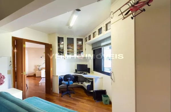 APARTAMENTO no 7Âº andar com 2 dormitÃ³rios e 2 garagens