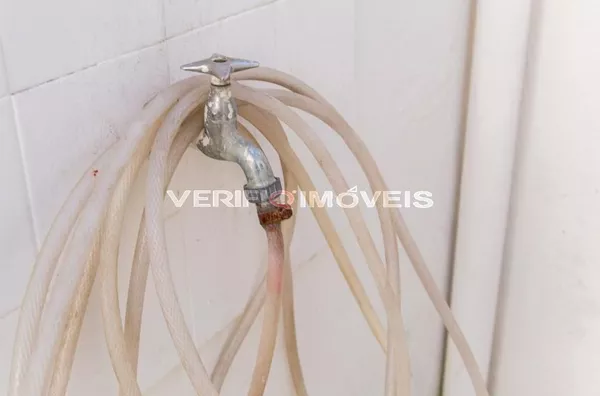 CASA com 4 dormitórios e 2 garagens