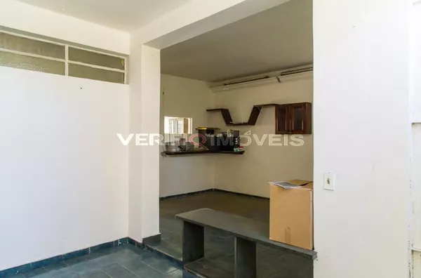 CASA com 4 dormitórios e 2 garagens