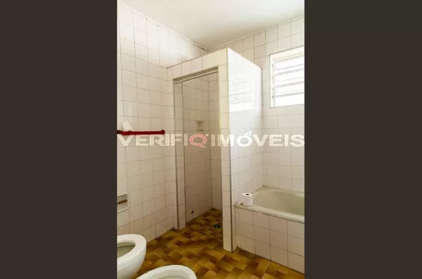 CASA com 4 dormitórios e 2 garagens