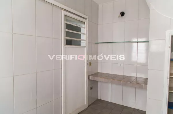 CASA com 4 dormitórios e 2 garagens