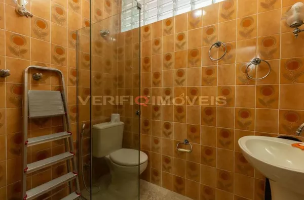 CASA com 4 dormitórios e 6 garagens