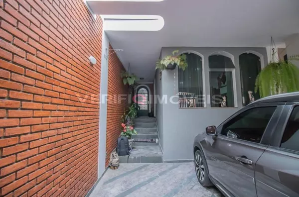 CASA com 3 dormitórios e 2 garagens
