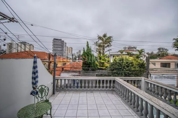 CASA com 3 dormitórios e 2 garagens
