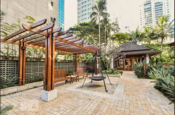 APARTAMENTO no 8º andar mobiliado com 1 dormitório e 1 garagem