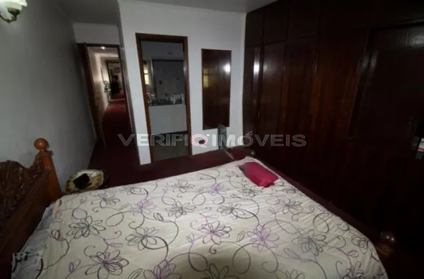 CASA mobiliada com 3 dormitórios e 2 garagens