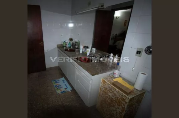 CASA mobiliada com 3 dormitórios e 2 garagens