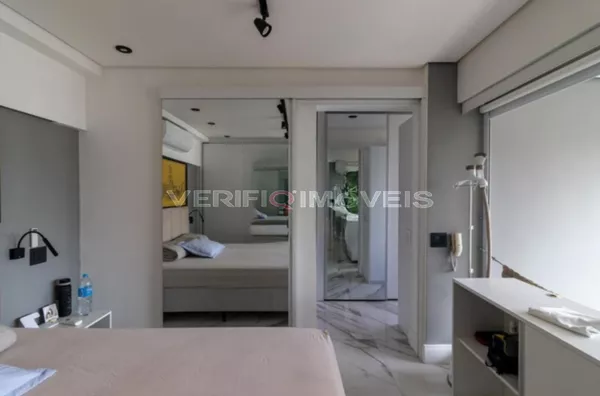 APARTAMENTO no 13º andar com 1 dormitório e 1 garagem