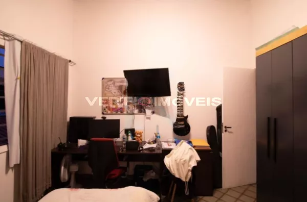 CASA com 4 dormitórios e 3 garagens