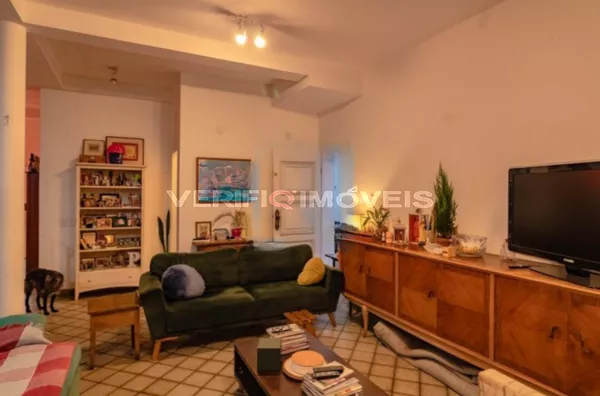 CASA com 4 dormitórios e 3 garagens
