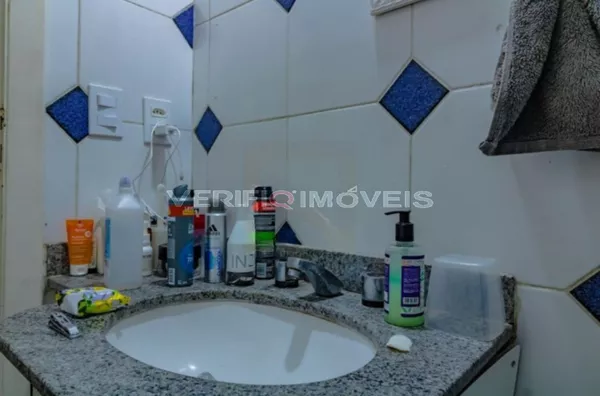 CASA com 4 dormitórios e 3 garagens