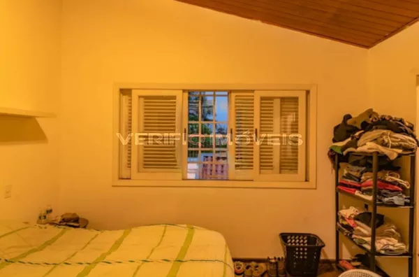 CASA com 4 dormitórios e 3 garagens