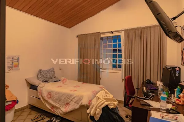 CASA com 4 dormitórios e 3 garagens