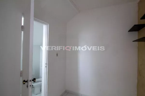 CASA com 4 dormitórios e 4 garagens