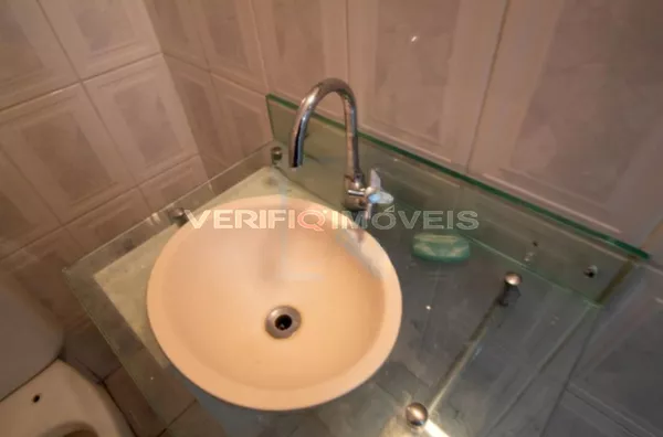 CASA com 4 dormitórios e 4 garagens
