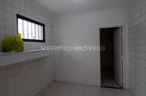 CASA com 4 dormitórios e 4 garagens