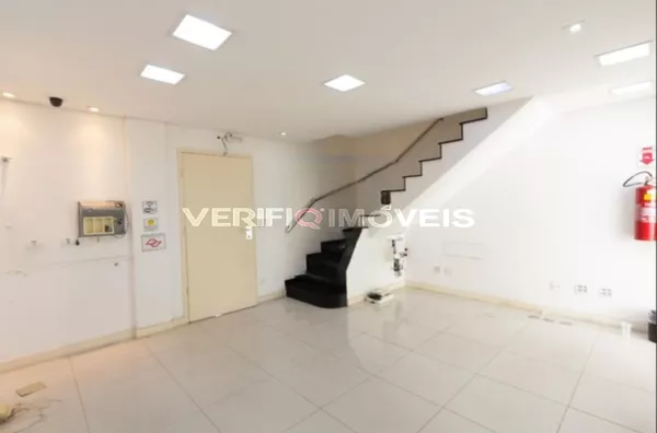 CASA com 3 dormitórios e 2 garagens