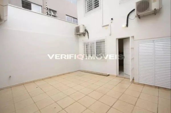 CASA com 3 dormitórios e 2 garagens
