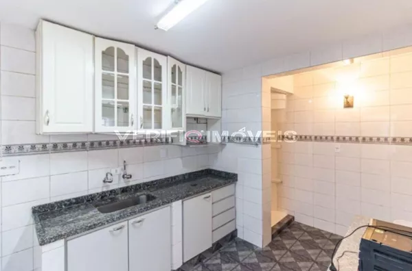 CASA com 3 dormitórios e 2 garagens