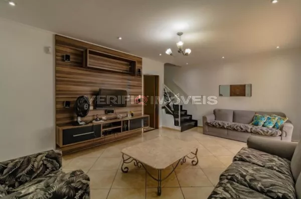 CASA mobiliada com 3 dormitórios e 2 garagens