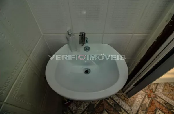 CASA mobiliada com 3 dormitórios e 2 garagens