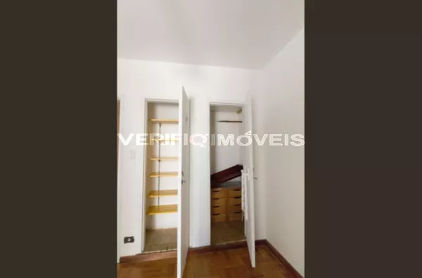 CASA com 3 dormitórios e 3 garagens