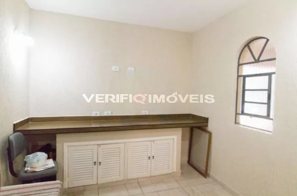CASA com 3 dormitórios e 3 garagens