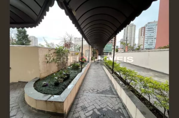 APARTAMENTO no 8º andar com 1 dormitório e 1 garagem