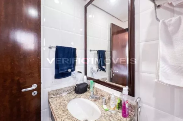 APARTAMENTO no 9º andar mobiliado com 1 dormitório e 1 garagem