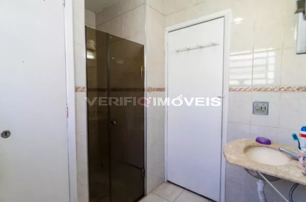 CASA com 2 dormitórios e 2 garagens