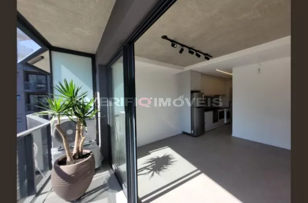 APARTAMENTO no 8º andar com 1 dormitório e 1 garagem