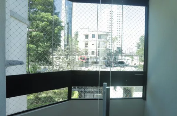 APARTAMENTO no 1º andar mobiliado com 1 dormitório e 1 garagem