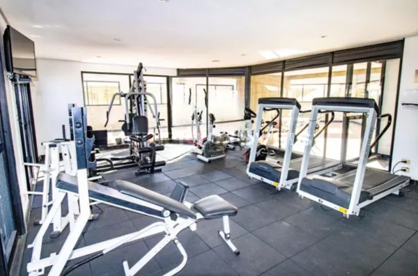 APARTAMENTO no 3º andar com 2 dormitórios e 1 garagem