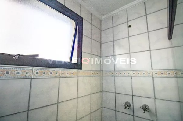 APARTAMENTO no 3º andar com 2 dormitórios e 1 garagem
