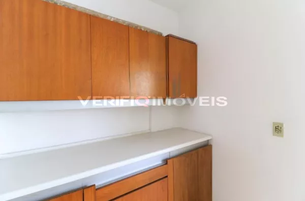 APARTAMENTO no 13º andar com 2 dormitórios e 1 garagem