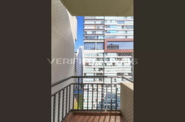 APARTAMENTO no 13º andar com 2 dormitórios e 1 garagem