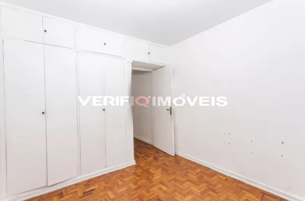 CASA com 3 dormitórios e 4 garagens