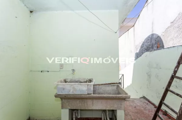 CASA com 3 dormitórios e 4 garagens