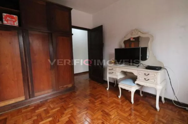 CASA mobiliada com 4 dormitórios e 2 garagens