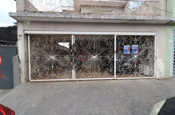 CASA mobiliada com 4 dormitórios e 2 garagens