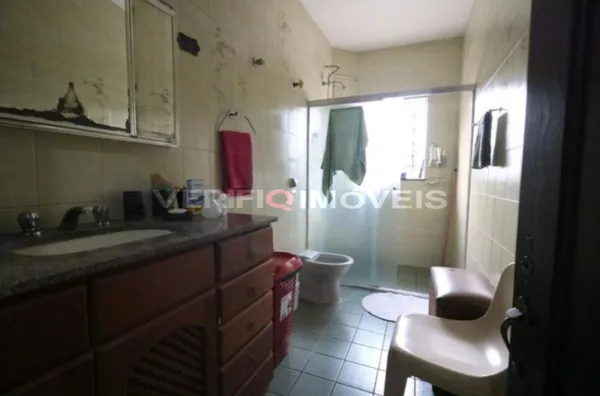 CASA mobiliada com 4 dormitórios e 2 garagens