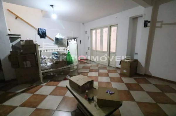 CASA mobiliada com 4 dormitórios e 2 garagens