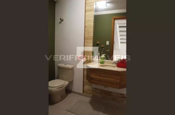 CASA EM CONDOMÍNIO com 5 dormitórios e 3 garagens