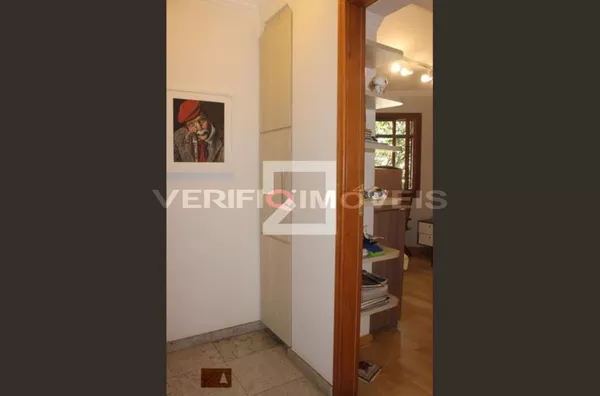 CASA EM CONDOMÍNIO com 5 dormitórios e 3 garagens