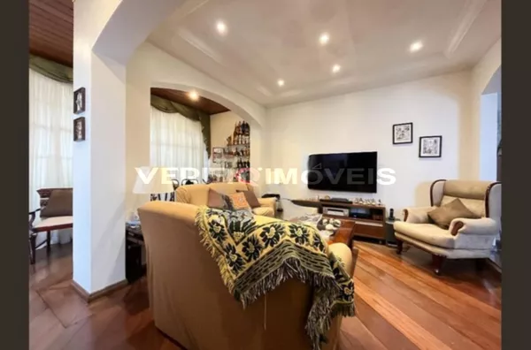 CASA com 4 dormitórios e 2 garagens